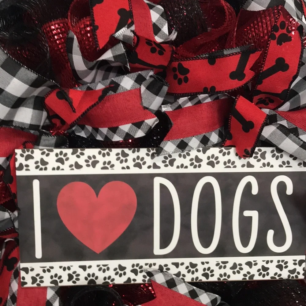 Hand Crafted “I ❤️ Dogs” Pets Mesh Wreath - Picture 3 of 5